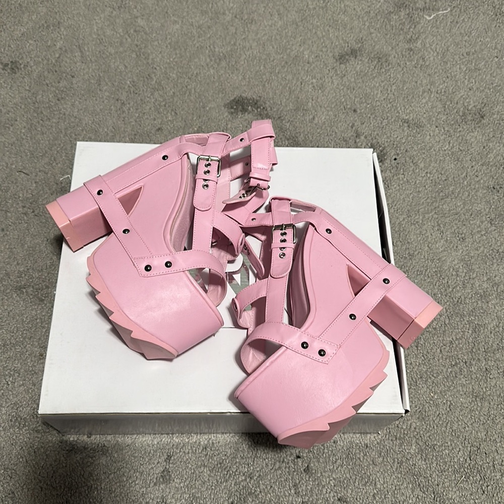 YRU Nightcall platform pink size 7